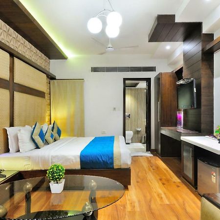 The Pearl Hotel New Delhi Buitenkant foto