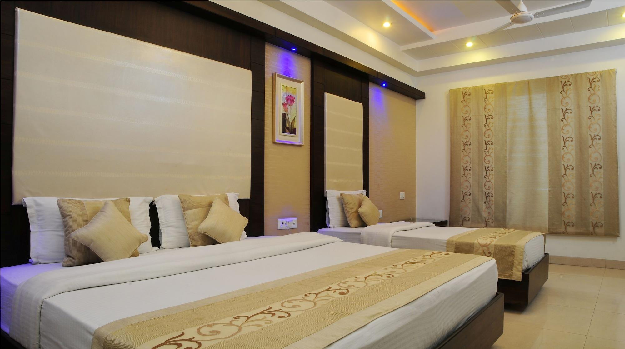 The Pearl Hotel New Delhi Buitenkant foto