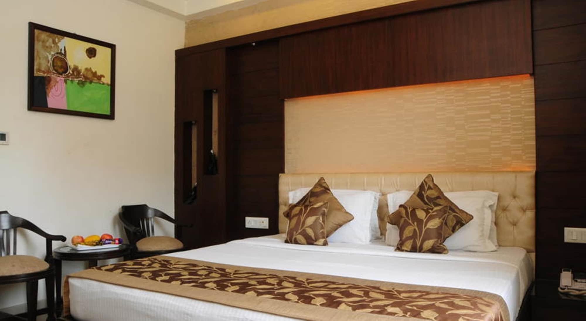 The Pearl Hotel New Delhi Buitenkant foto