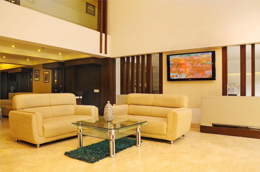 The Pearl Hotel New Delhi Buitenkant foto