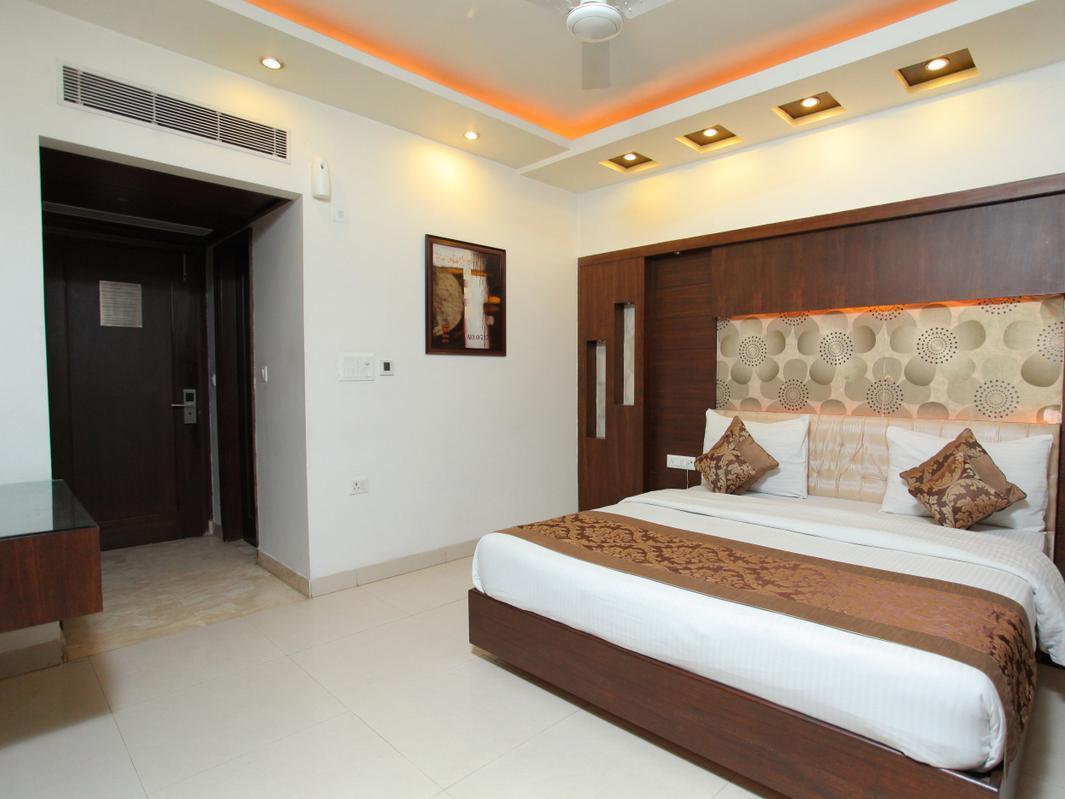 The Pearl Hotel New Delhi Buitenkant foto