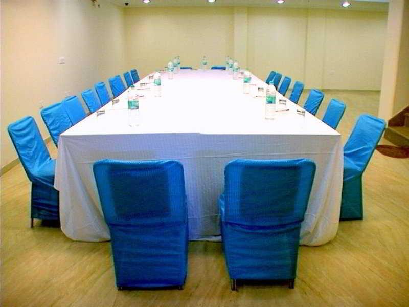 The Pearl Hotel New Delhi Buitenkant foto