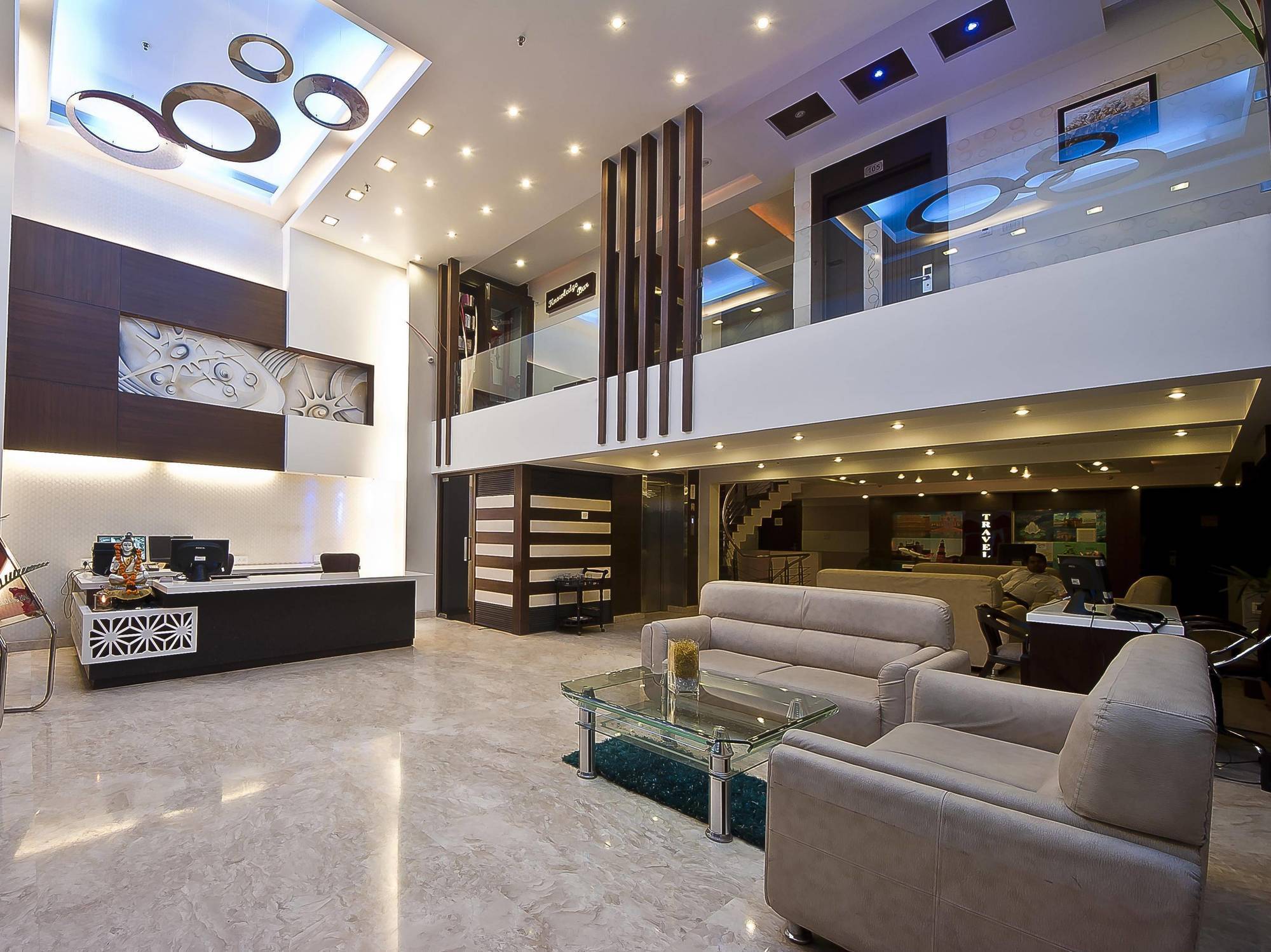The Pearl Hotel New Delhi Buitenkant foto