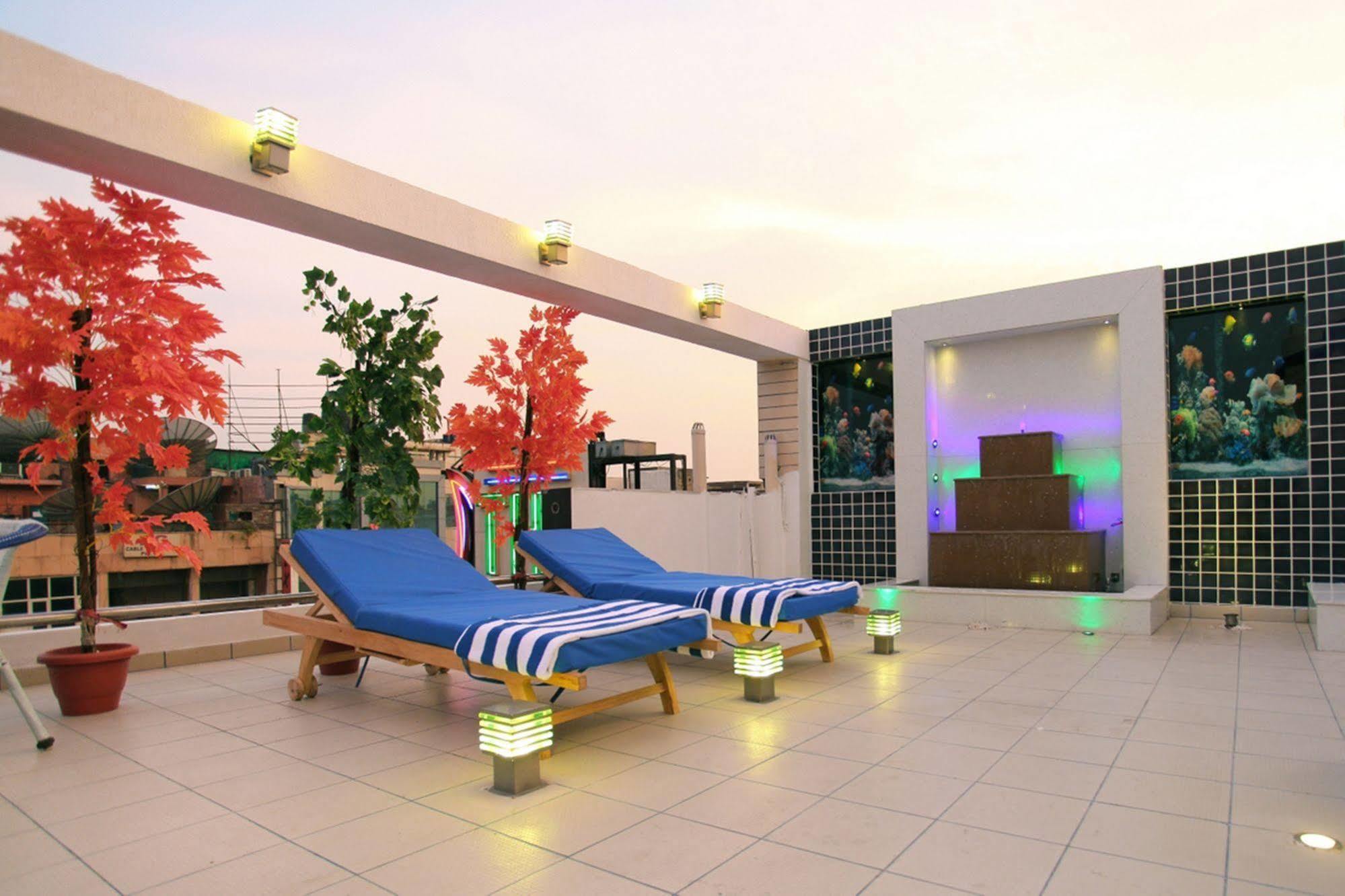 The Pearl Hotel New Delhi Buitenkant foto