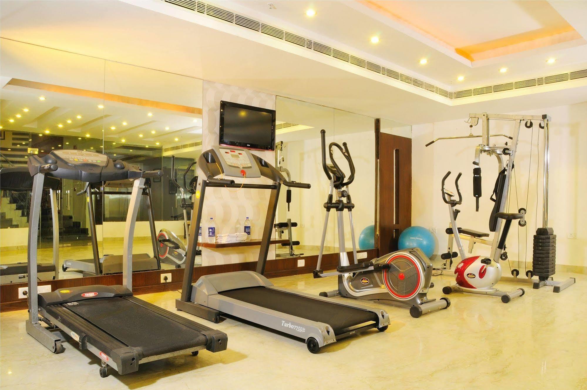 The Pearl Hotel New Delhi Buitenkant foto