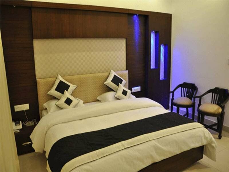 The Pearl Hotel New Delhi Buitenkant foto