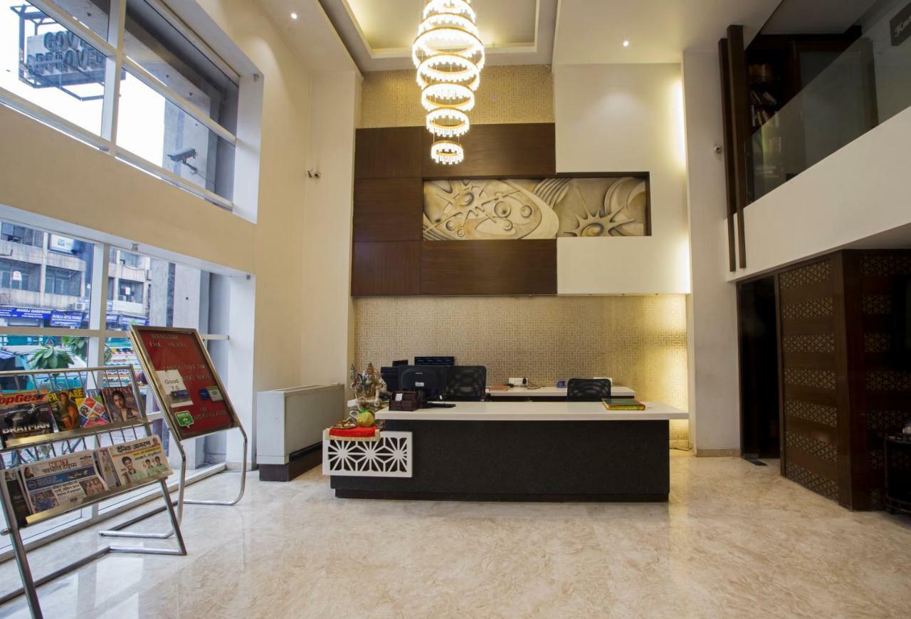 The Pearl Hotel New Delhi Buitenkant foto