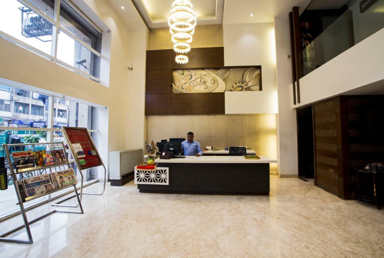 The Pearl Hotel New Delhi Buitenkant foto