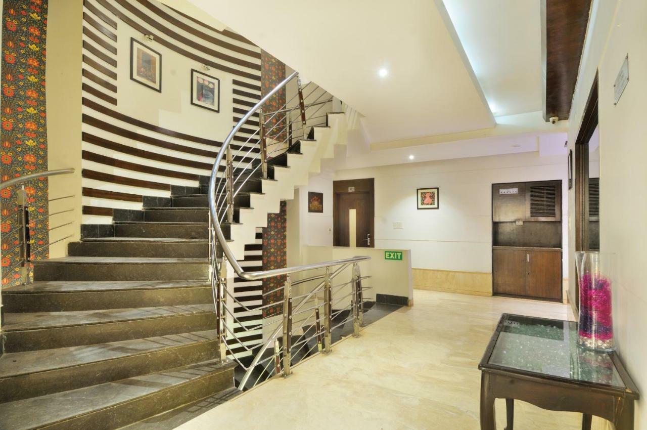 The Pearl Hotel New Delhi Buitenkant foto