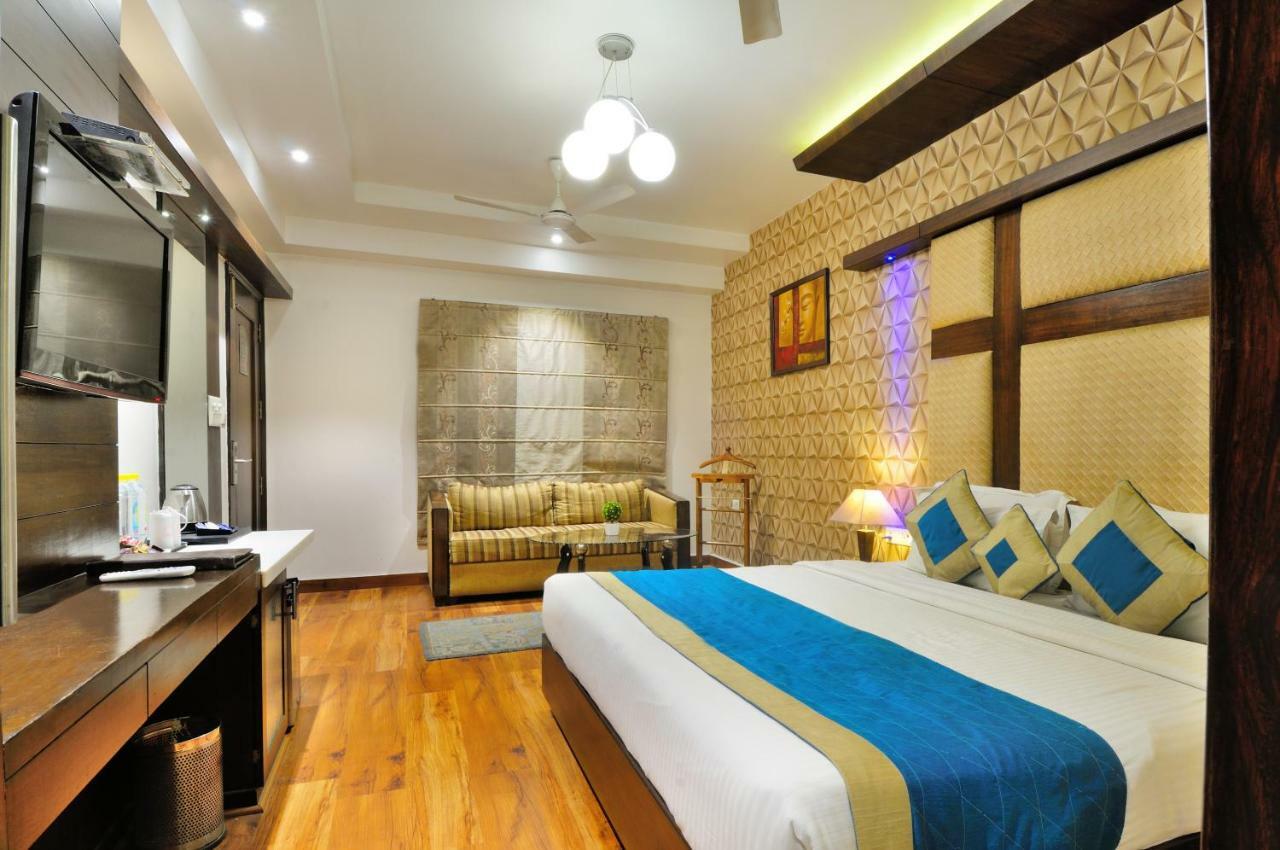The Pearl Hotel New Delhi Buitenkant foto