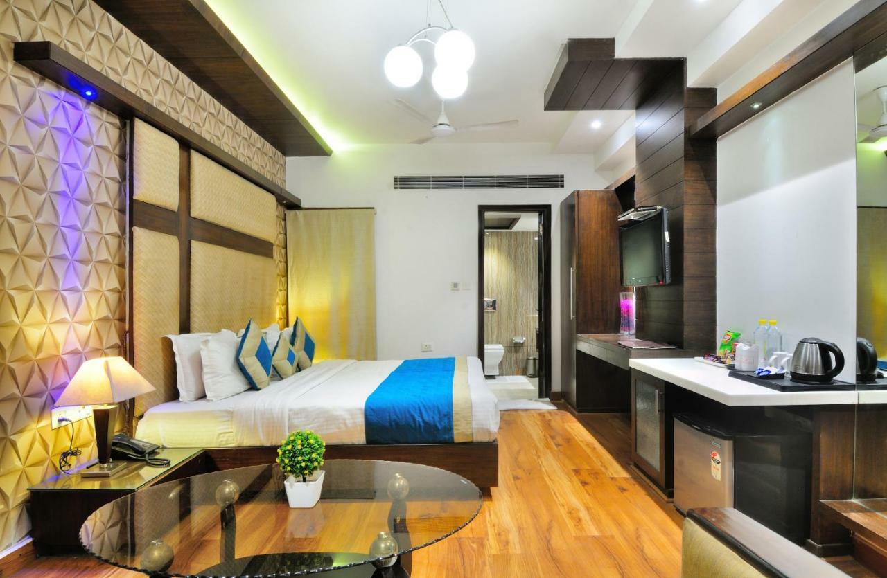 The Pearl Hotel New Delhi Buitenkant foto
