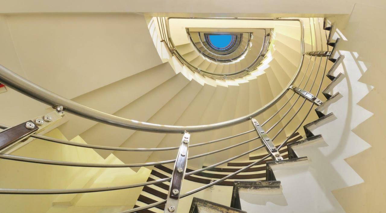 The Pearl Hotel New Delhi Buitenkant foto