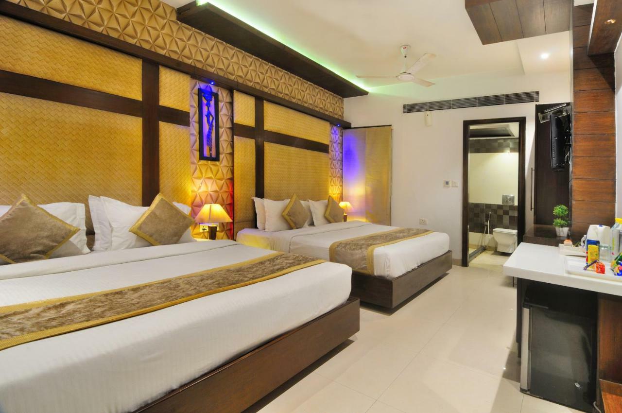 The Pearl Hotel New Delhi Buitenkant foto
