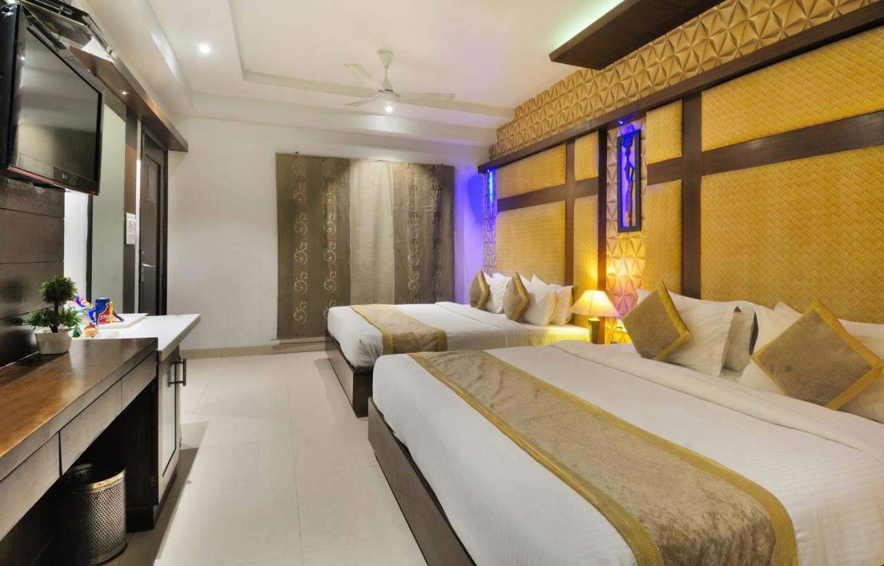 The Pearl Hotel New Delhi Buitenkant foto
