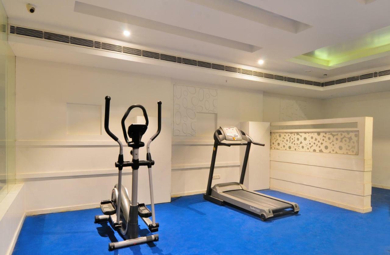 The Pearl Hotel New Delhi Buitenkant foto