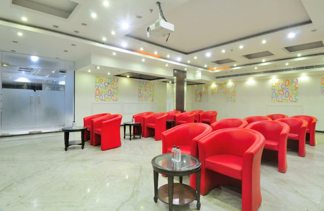 The Pearl Hotel New Delhi Buitenkant foto