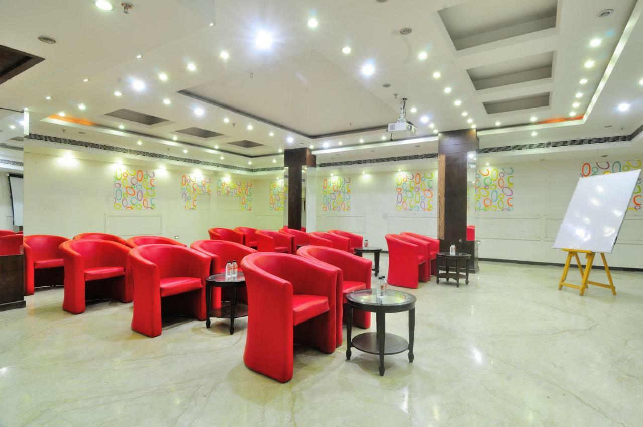 The Pearl Hotel New Delhi Buitenkant foto