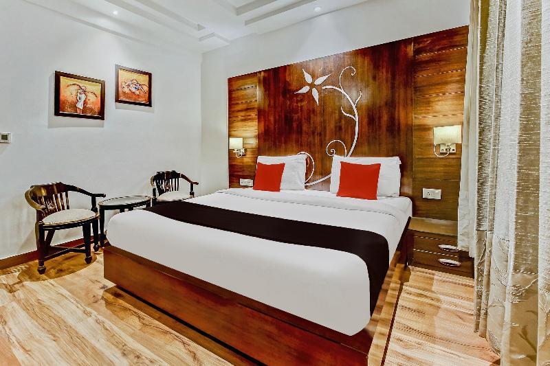 The Pearl Hotel New Delhi Buitenkant foto