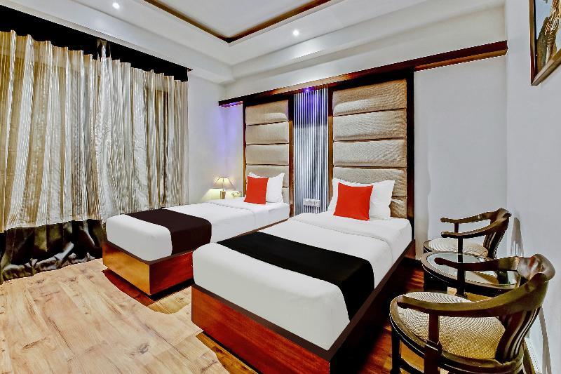 The Pearl Hotel New Delhi Buitenkant foto